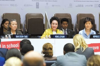 彭丽媛在联合国一天两次全英文演讲