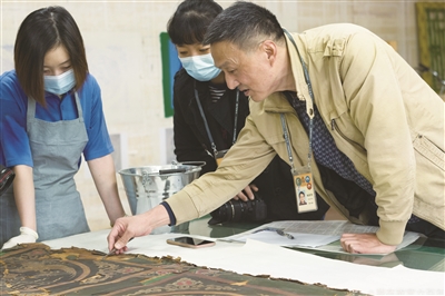 紫禁城里修古建 纪录片《我在故宫六百年》跨年播出