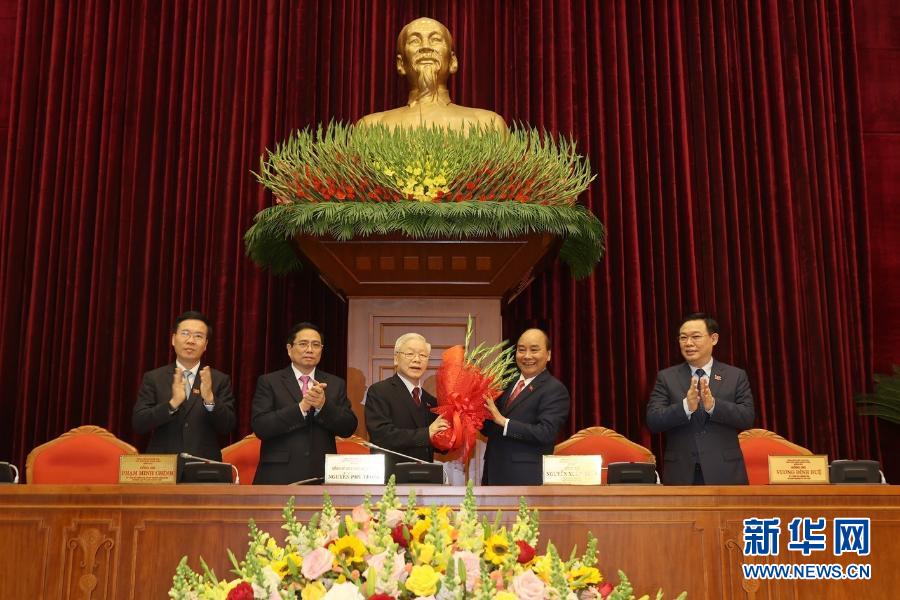 阮富仲再次当选越共中央总书记