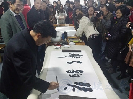 翰墨传情寄两岸