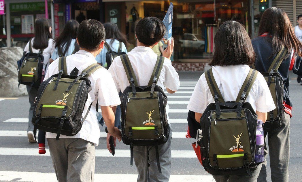 各国王室争相学中文 台湾竟为学几篇古诗文争论不休