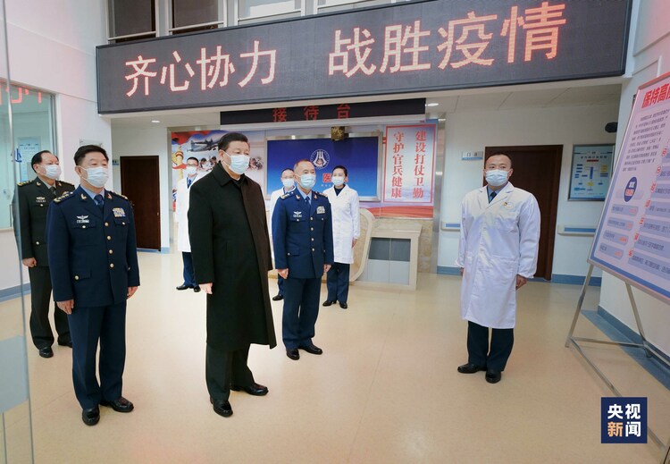 习近平春节前夕视察看望空军航空兵某师 向全体人民解放军指战员武警部队官兵 军队文职人员民兵预备役人员致以新春祝福