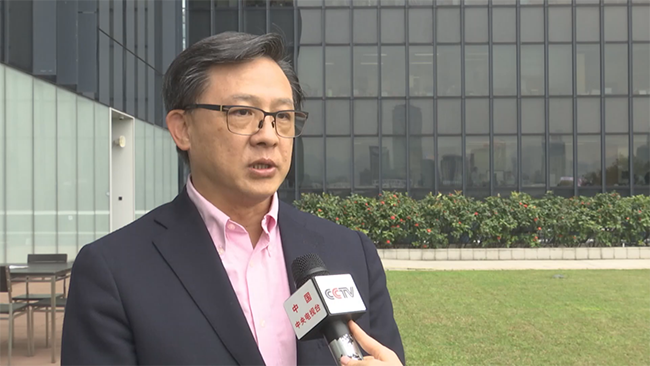 香港中联办接收“撑全国人大决定 完善选举制度”连线联署签名成果
