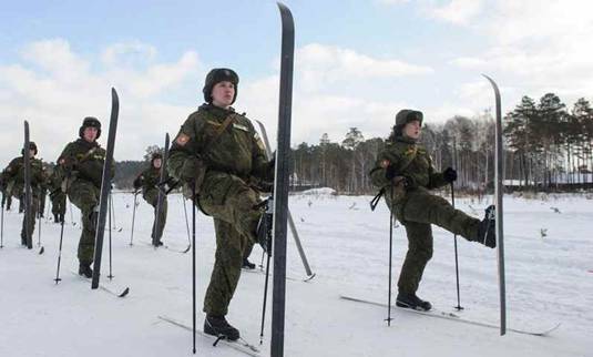 军人为什么要滑雪