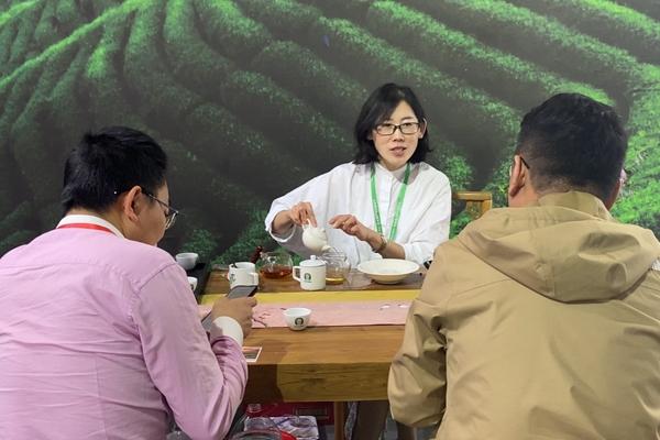 中国人的茶 贵在交流——台湾南投茶商参展杭州茶博会