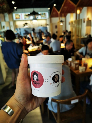 小小甜品店迸发大能量 台湾女孩“浴火重生”