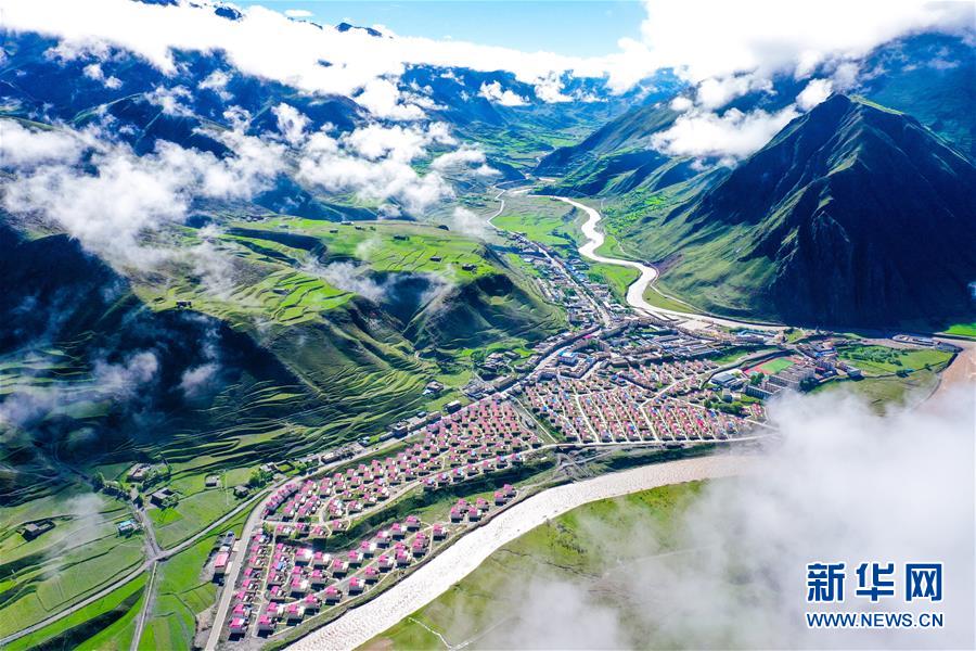 瞰“藏东秘境”美丽乡村