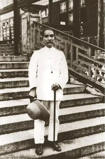 1917年7月17日，孙中山南下护法抵广州后留影