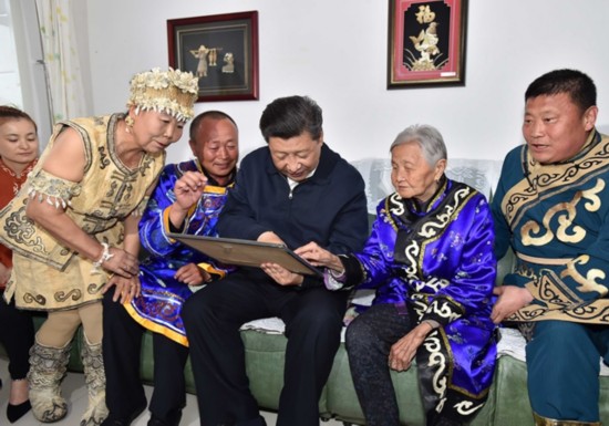 习近平登上黑瞎子岛 看望赫哲族群众