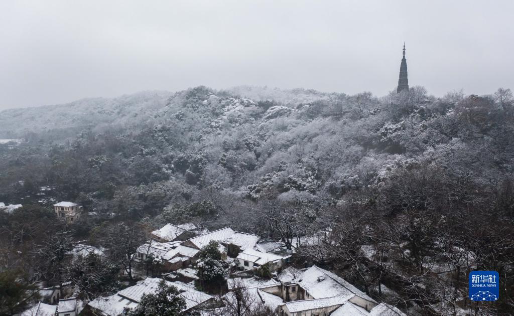 杭州西湖迎來新年初雪