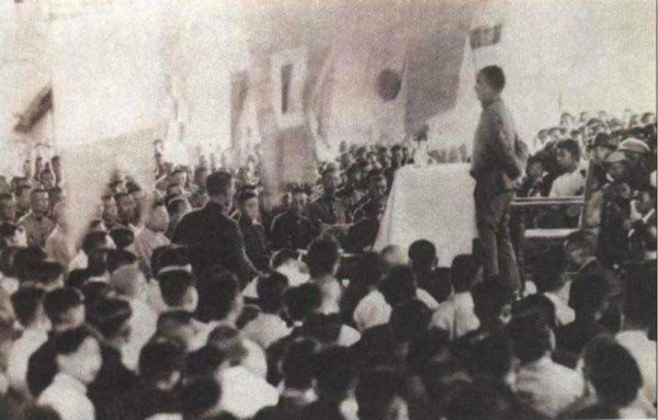 孙中山在演讲他的三民主义