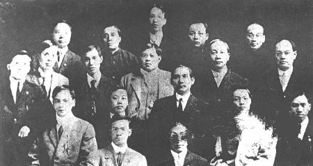 孙中山在芝加哥与黄三德等同门会员合影