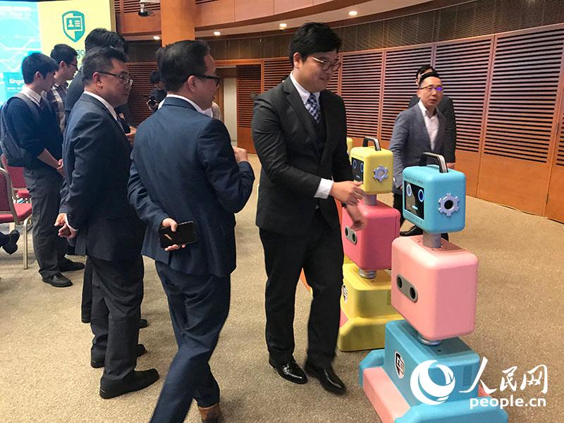 澳门自主品牌机器人“小马哥1号”正式发布
