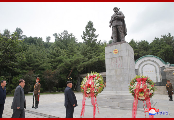 金正恩向中国人民志愿军烈士陵园敬献花圈