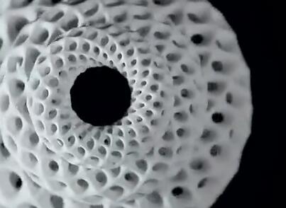 美设计师用数学原理创作立体雕塑 长久盯视可催眠