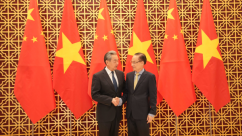 王毅在河内会见越南外长黎怀忠