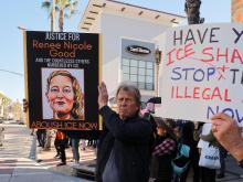 美国反暴力移民执法抗议持续 两派示威者爆发冲突