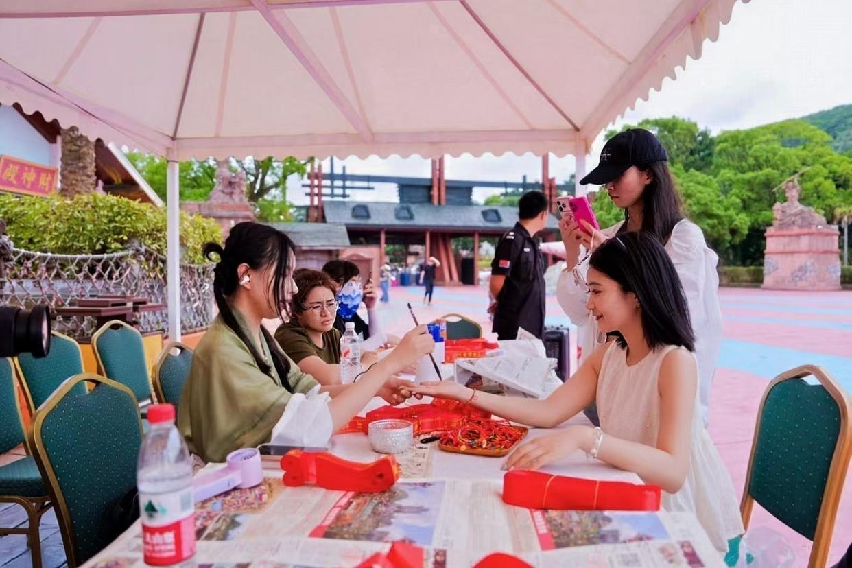 我们的节日·端午|千年渔港承民俗 提灯巡游赴盛夏