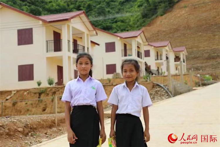 中老铁路搬迁安居村小学生：我想坐火车去中国