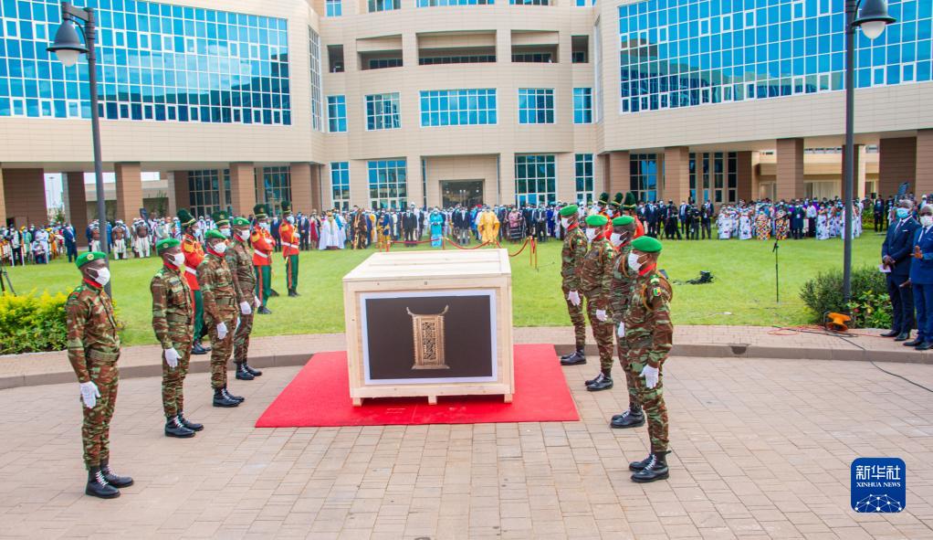 法国归还贝宁26件历史文物