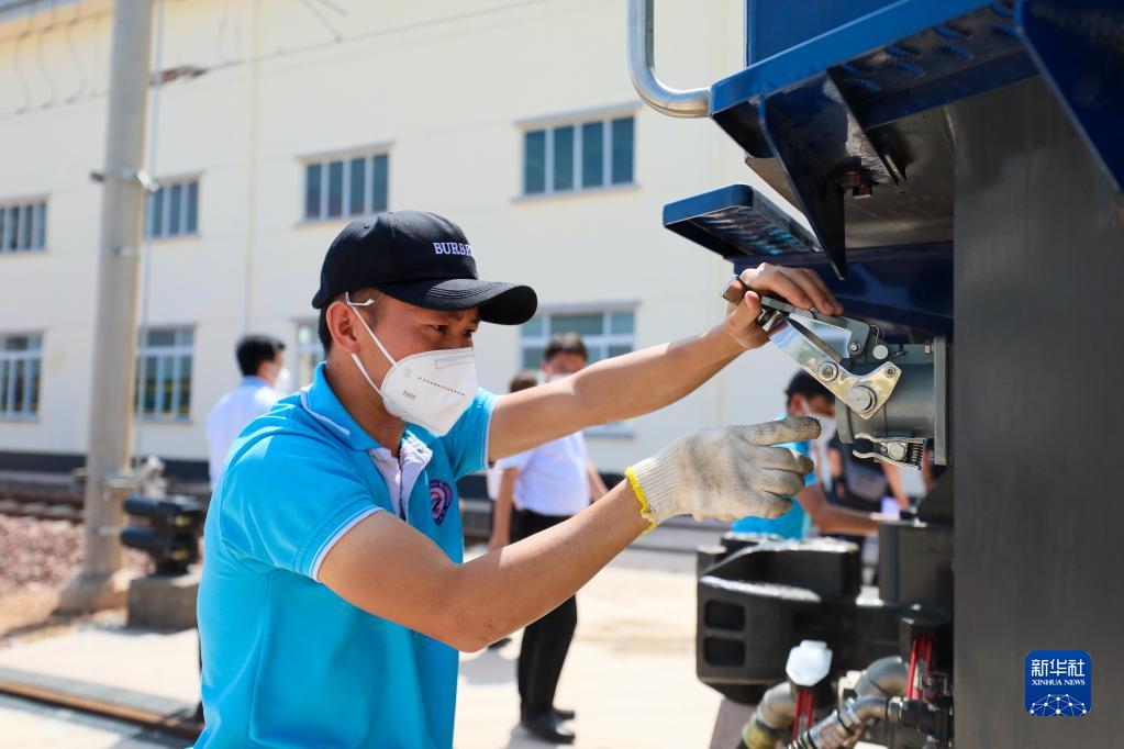 中老鐵路第一批老撾籍司機(jī)定職