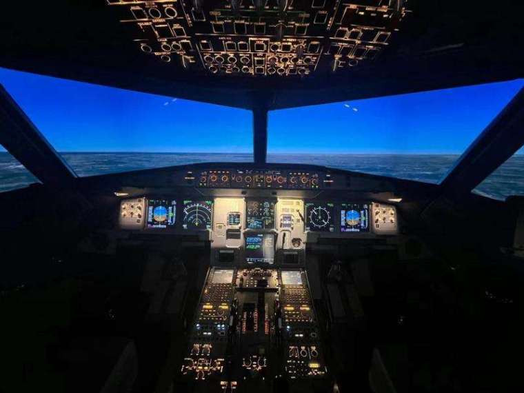 柬埔寨引进首架民用航空飞行模拟机