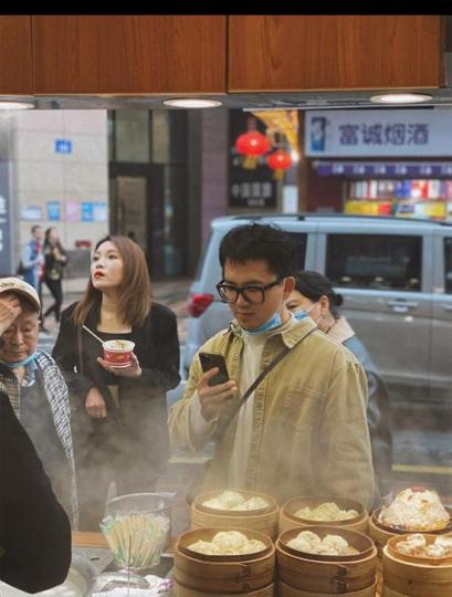 意大利华人小伙尼古拉:讲述中国美食里的烟火气 意大利华人小伙尼古拉:讲述中国美食里的烟火气