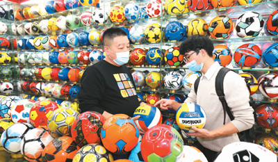 身影随处可见，涵盖方方面面——看！世界杯上的那些“中国制造”