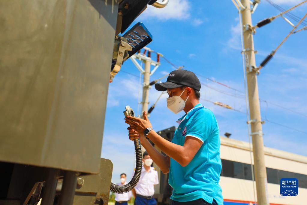 中老鐵路第一批老撾籍司機(jī)定職