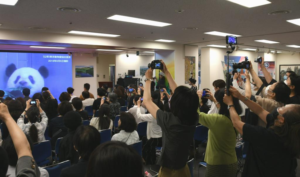 日本民众遥祝中国大熊猫“香香”生日快乐