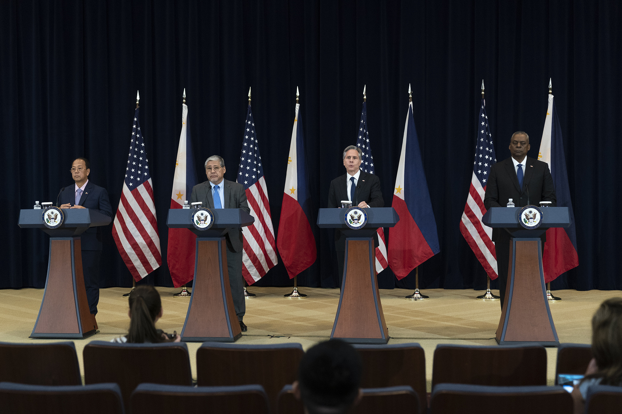 在南海问题上选择对抗，将适得其反