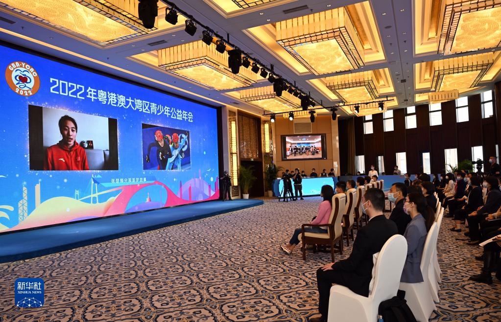 “广泛凝聚中华民族一切智慧和力量”——以习近平同志为核心的党中央关心统一战线工作纪实