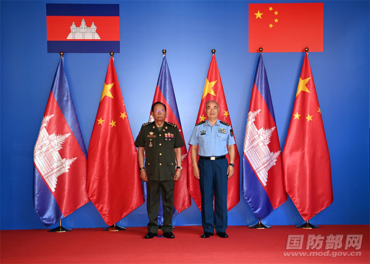 许其亮会见柬埔寨副首相兼国防大臣