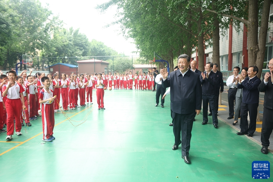 习近平在北京育英学校考察时强调 争当德智体美劳全面发展的新时代好儿童 向全国广大少年儿童祝贺“六一”国际儿童节快乐