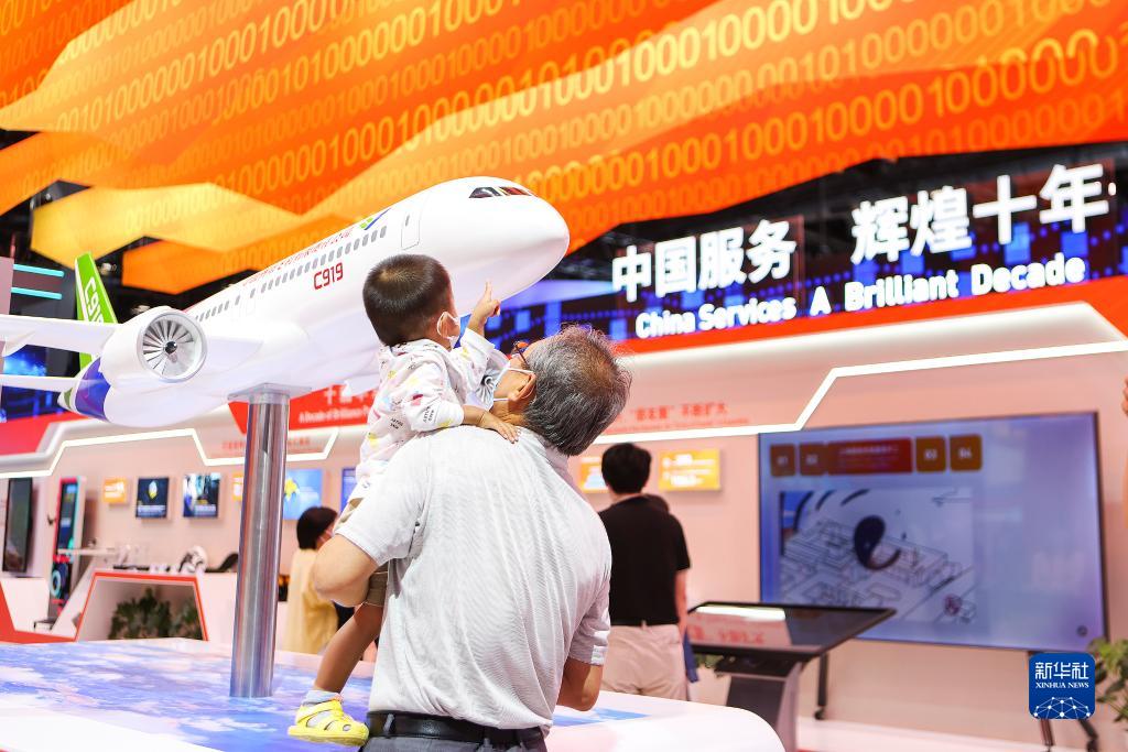 迈向现代化强国的发展密码——《习近平经济思想的时代特质和实践价值》智库报告解析中国经济高质量发展科学指南