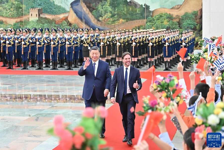 习近平同乌拉圭总统拉卡列会谈