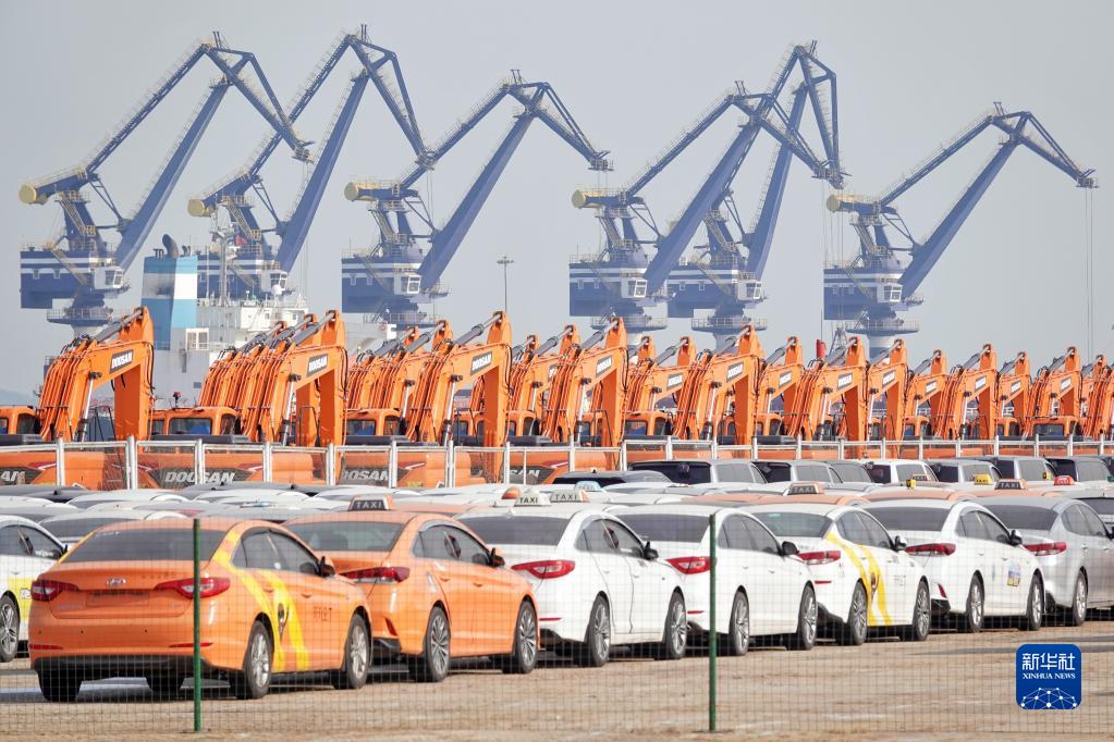 迈向现代化强国的发展密码——《习近平经济思想的时代特质和实践价值》智库报告解析中国经济高质量发展科学指南