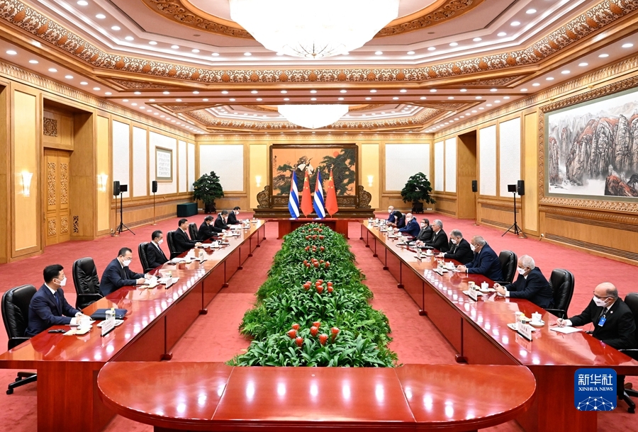习近平同古巴共产党中央委员会第一书记、古巴国家主席迪亚斯-卡内尔举行会谈