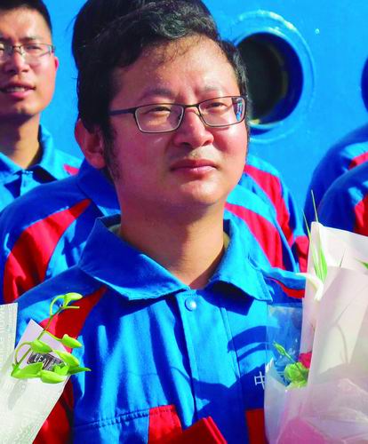 刘烨瑶：“奋斗者”，到达10909米！