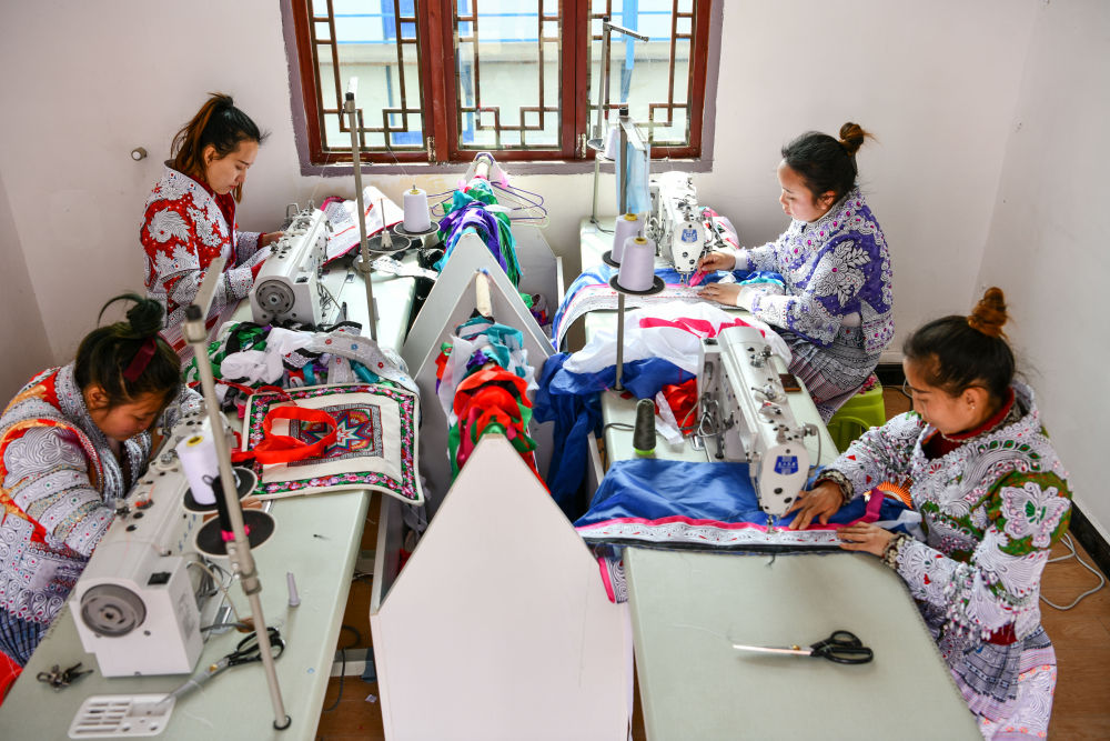 巾帼之花绽放新时代——以习近平同志为核心的党中央引领推动妇女事业发展纪实