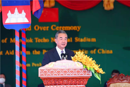 中柬隆重举行援柬体育场项目交接仪式