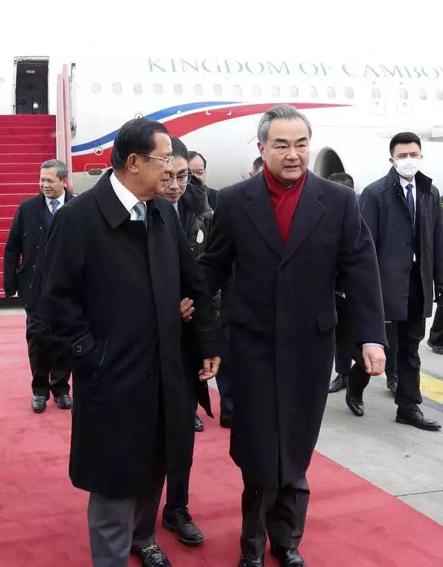 美国在东盟大搞阵营对抗，柬埔寨首相却做了这个决定