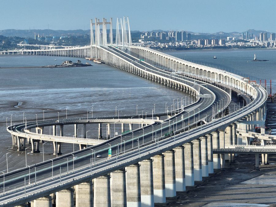 國(guó)內(nèi)首座跨海高速鐵路橋泉州灣跨海大橋無砟軌道施工完成