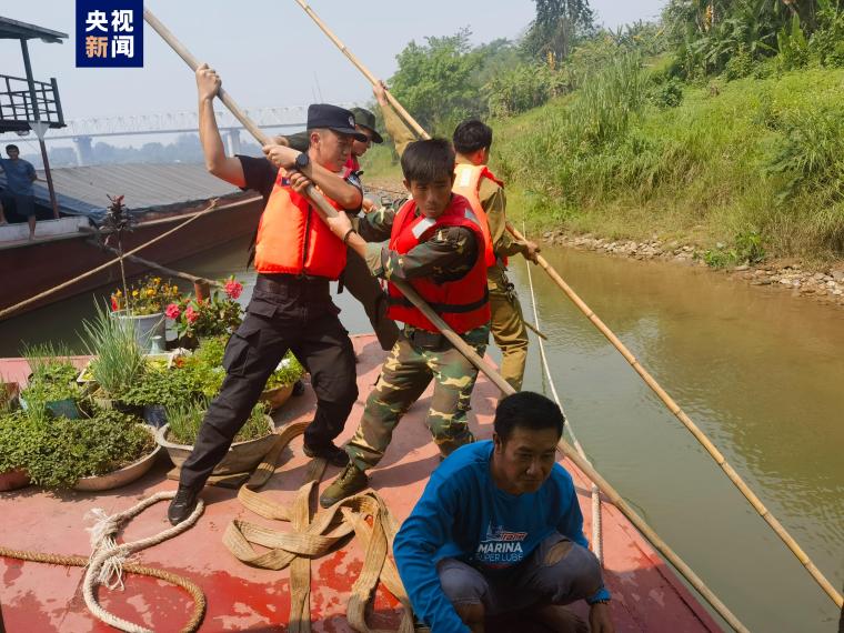 中老缅泰湄公河联合巡逻执法编队成功救助老挝籍遇险商船