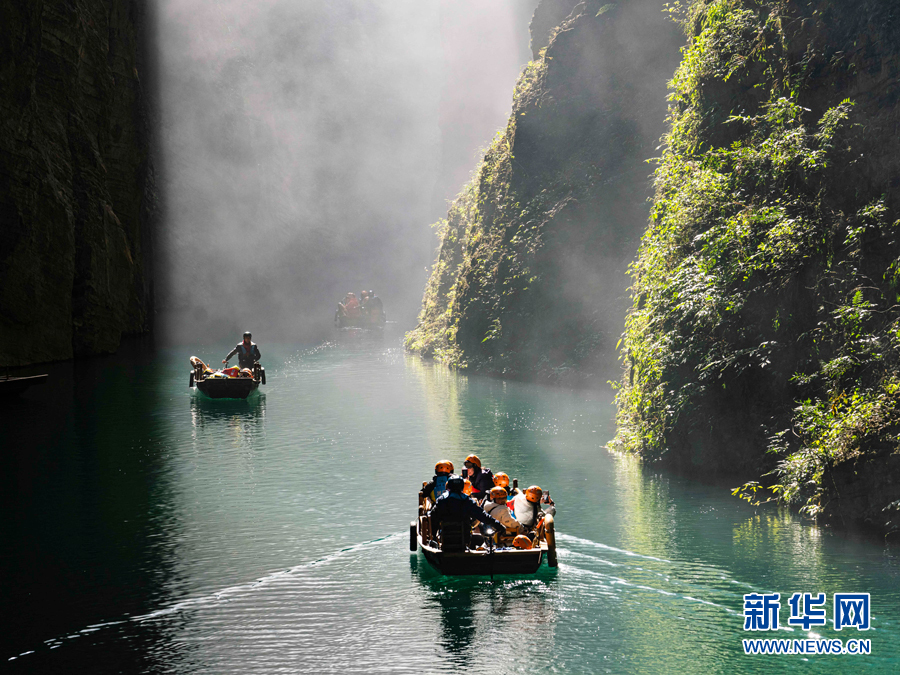 新春旅游热 屏山峡谷美景醉游人