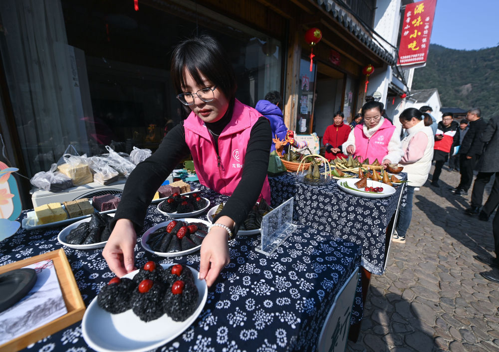 巾帼之花绽放新时代——以习近平同志为核心的党中央引领推动妇女事业发展纪实