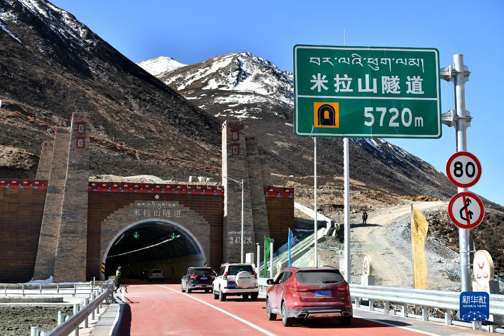 天塹變通途——雪域高原十年交通變遷記