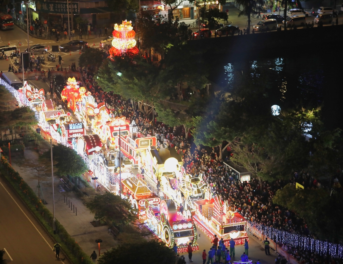 澳门举办农历新年花车汇演