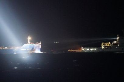 中国海警在南海海域成功救助有倾覆危险外轮