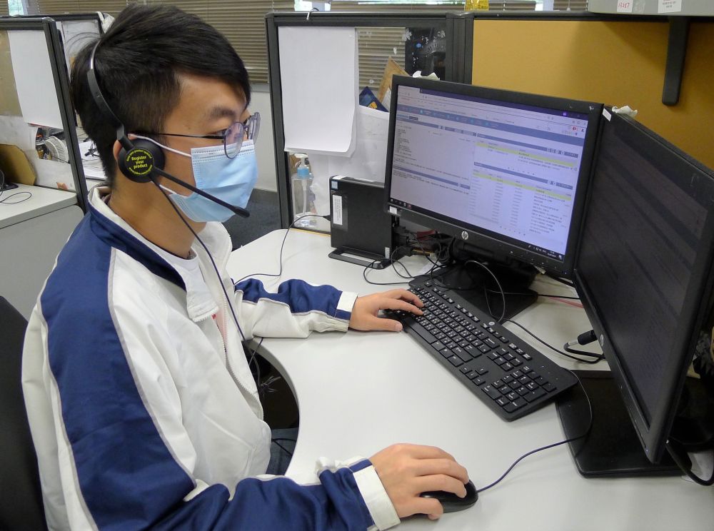 1823电话中心：城市的倾听者